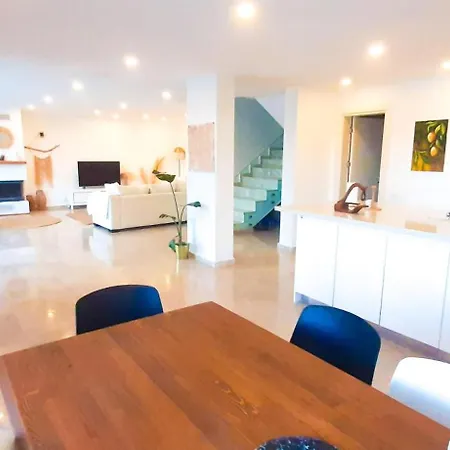 Private With Pool And Garden 别墅 *