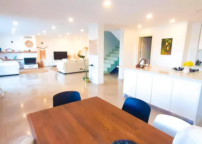 Private With Pool And Garden Villa *