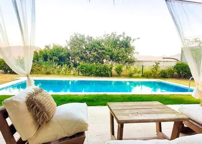 Villa Private With Pool And Garden