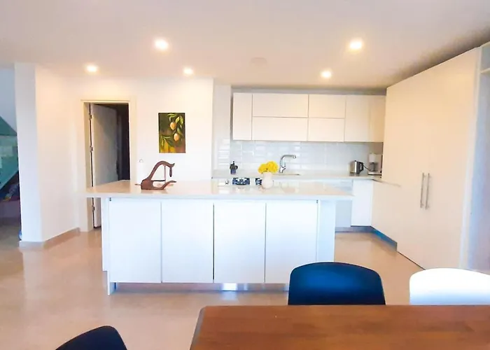 Private With Pool And Garden Vila